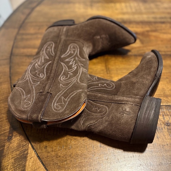 FRYE AND CO. Shoes - Frye NEW! Vintage Billy Suede Leather Embroidered Boots